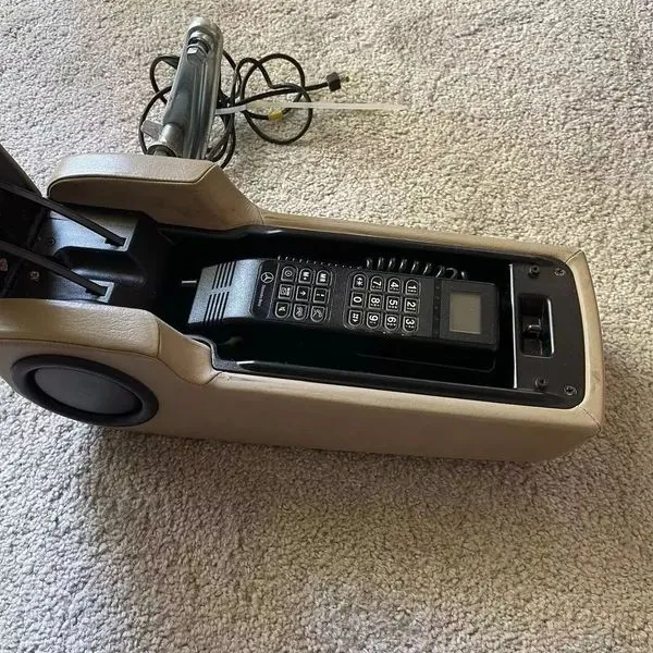 Amrest and telephone W124